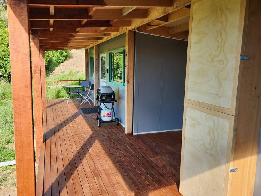 Glenwood Akaroa Bush Retreat - Kanuka Hut Exterior photo